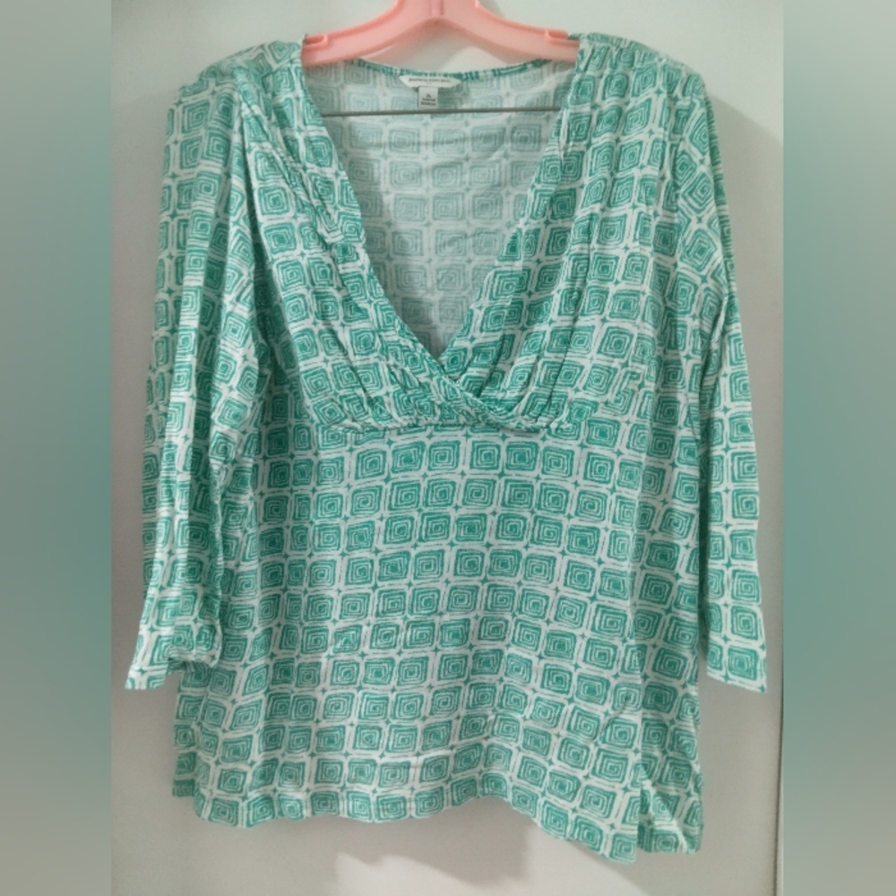 Banana Republic 3/4 sleeve deep V top
